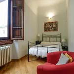 2 Bedroom Cozy Apartment In Firenze